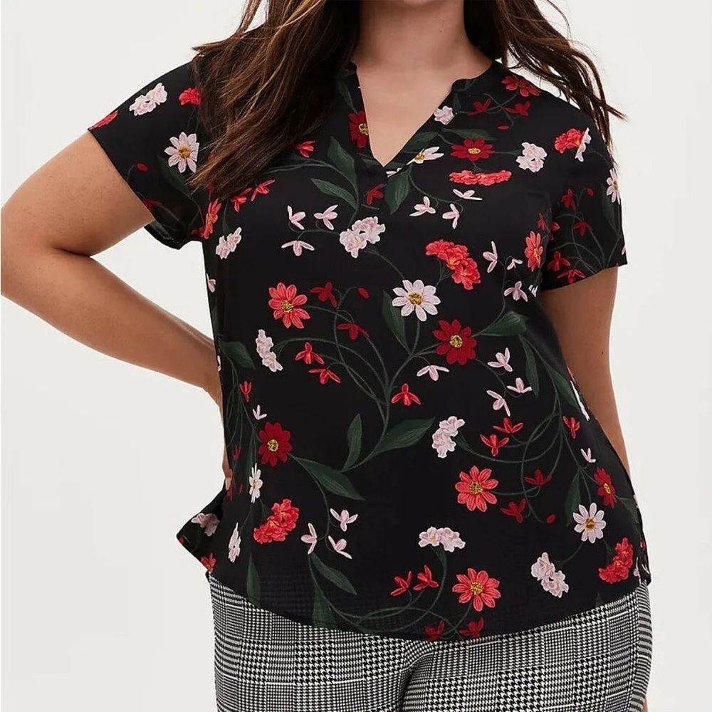 Torrid Floral Georgette Blouse 1X Black Red Split Neck Lightweight Plus Size Top